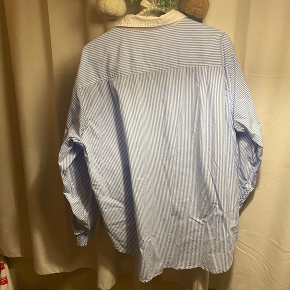 🤍Modern Button Up💙 - Picture 3 of 4